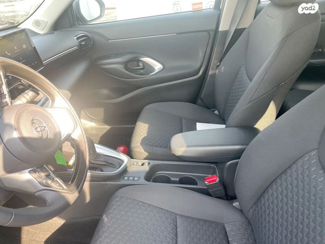 טויוטה יאריס קרוס