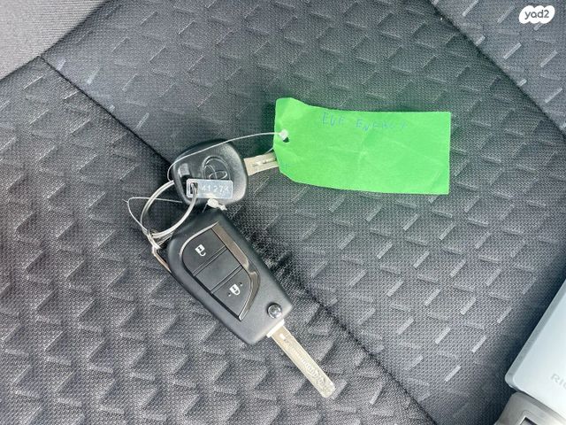 טויוטה יאריס קרוס