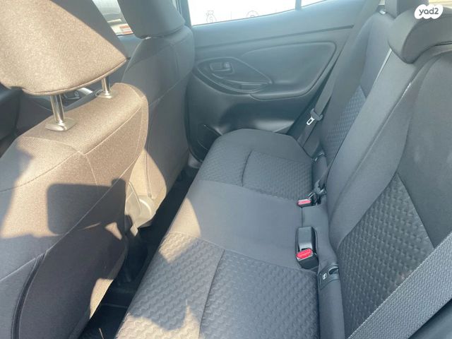 טויוטה יאריס קרוס