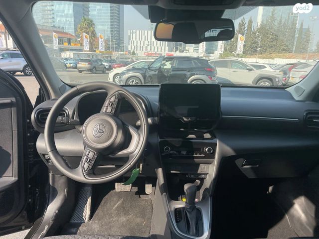 טויוטה יאריס קרוס