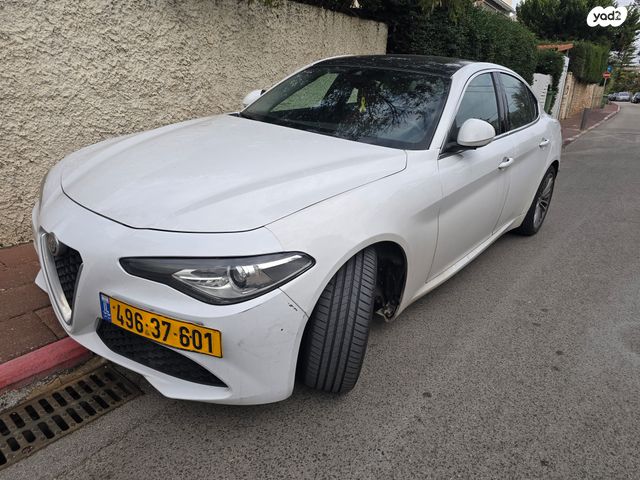 אלפא רומיאו ג'וליה