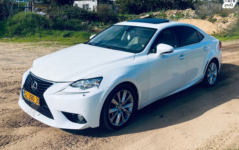 מודעת רכב לקסוס IS