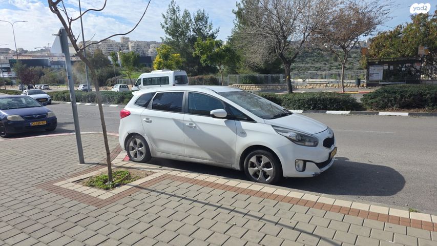 מודעת רכב קיה קארנס
