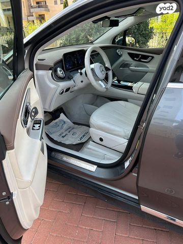 מרצדס-בנץ EQE SUV