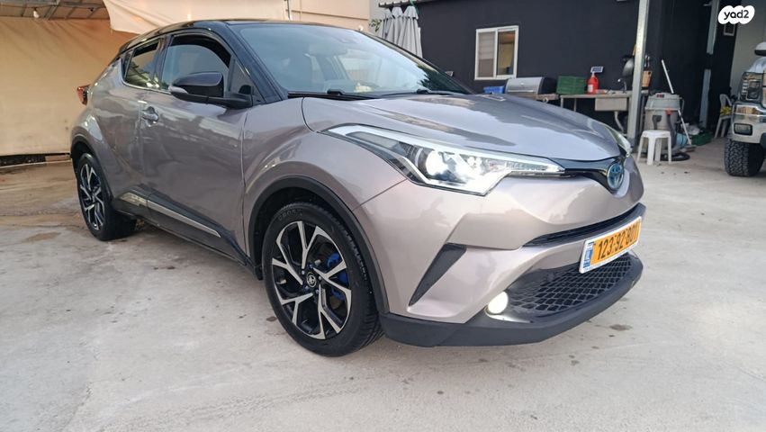 מודעת רכב טויוטה C-HR