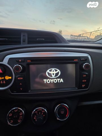 טויוטה יאריס