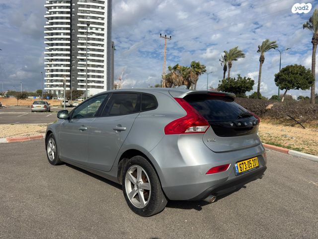 וולוו V40