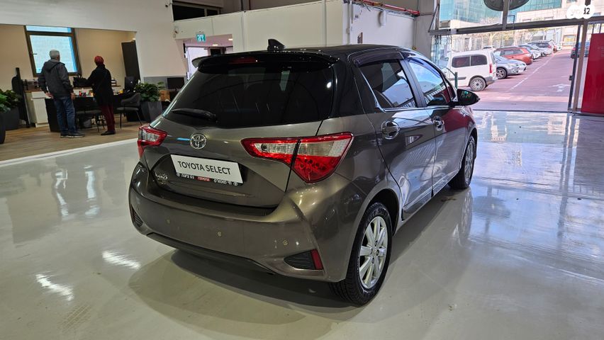 טויוטה יאריס