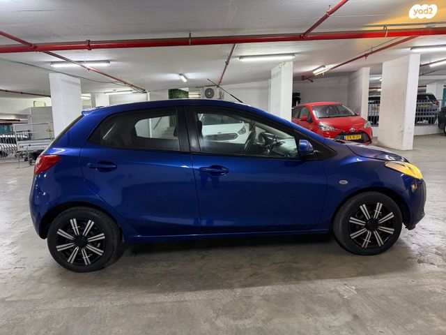 מודעת רכב מאזדה 2