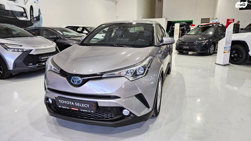 מודעת רכב טויוטה C-HR