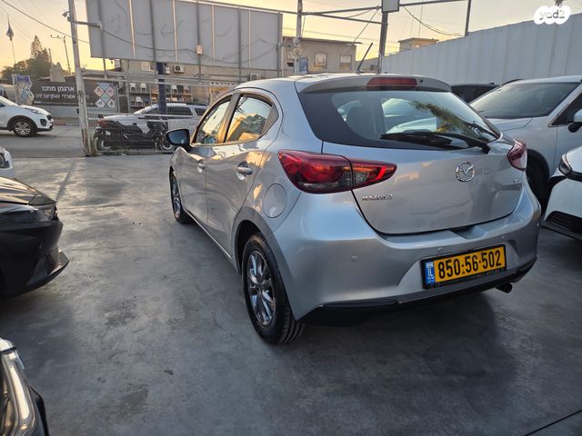 מודעת רכב מאזדה 2