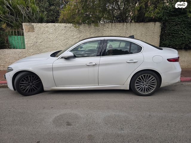 מודעת רכב אלפא רומיאו ג'וליה