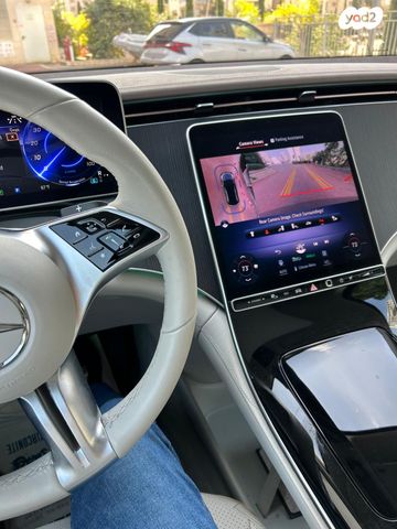 מרצדס-בנץ EQE SUV