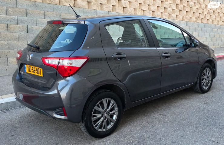 טויוטה יאריס