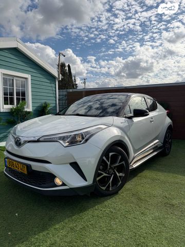 מודעת רכב טויוטה C-HR