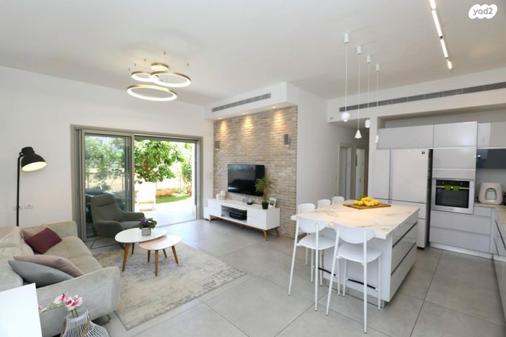 דירת גן, שושנה דמארי 1, נווה זמר, רעננה