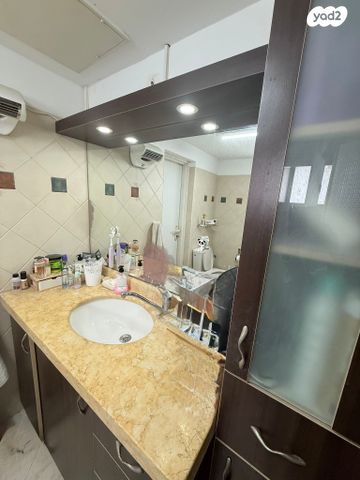 דו משפחתי, יצחק קצנלסון 4, שיכון ותיקים, חולון