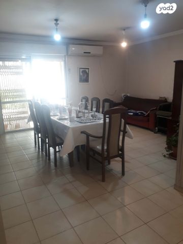 דירת גן, קדושת לוי 23, הגפן, ביתר עילית