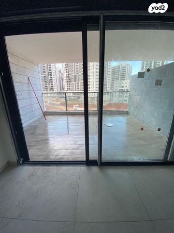 רפאל איתן 13