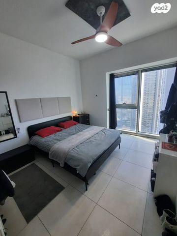 דירה, דרך מנחם בגין 150, מונטיפיורי, הרכבת, תל אביב יפו