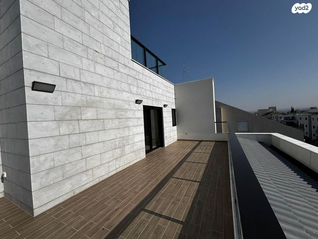 דופלקס, הכרמל 49, שיכוני מזרחי, כפר סבא