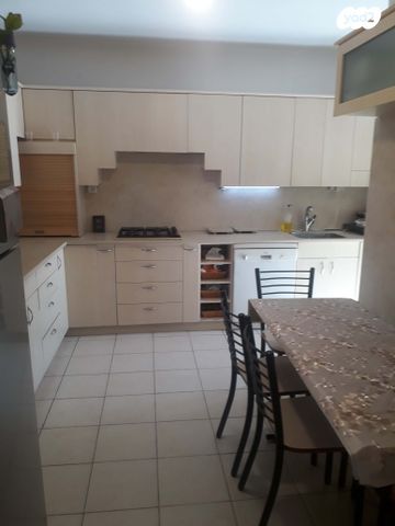 דירת גן, קדושת לוי 23, הגפן, ביתר עילית