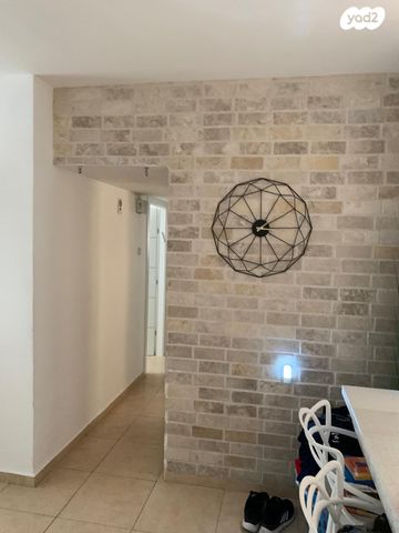 דירה, חב"ד 3, רמב"ם, ראשון לציון