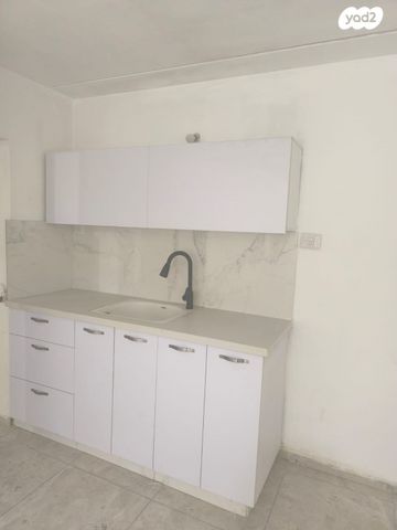 דירה, שלום עליכם 8, צור שלום, קרית ביאליק