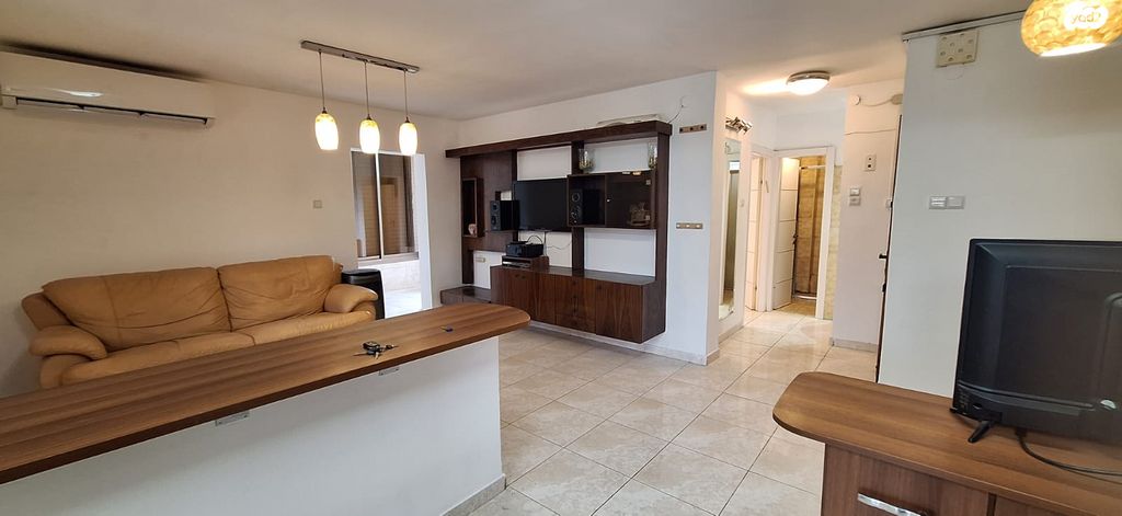 שדרות ג'יימס דה רוטשילד 53