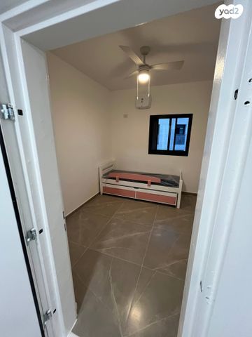 דירת גן, הגיתית 9, כלי שיר, מעלה אדומים