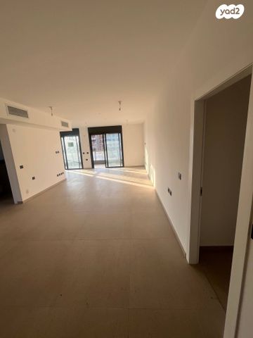 דירה, מאה ושישים 1, מרכז דרום, רעננה