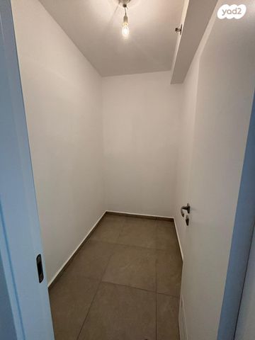 דירה, יוסף הגלילי 22, שכונת בן גוריון, מרכז העיר ג', רמת גן