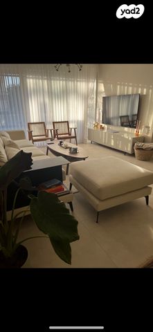 דירה, הרב אוורבוך 1, הדר, רמת השרון