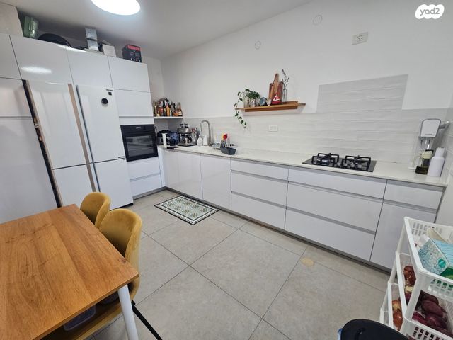 ד"ר אברהם אליהו הרכבי 13