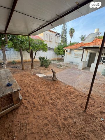 דו משפחתי, א.ד. גורדון 20, גני אילן, קרית אונו