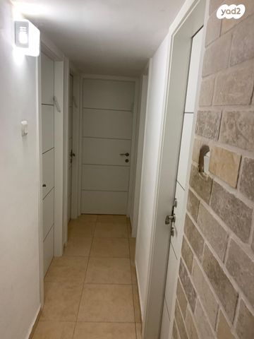 דירה, חב"ד 3, רמב"ם, ראשון לציון