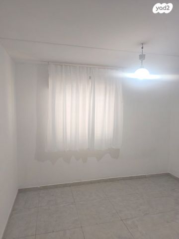 דירה, שלום עליכם 8, צור שלום, קרית ביאליק