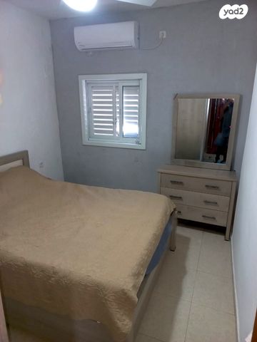 גג/ פנטהאוז, עגנון 42, דרום מערב ותיק, בת ים