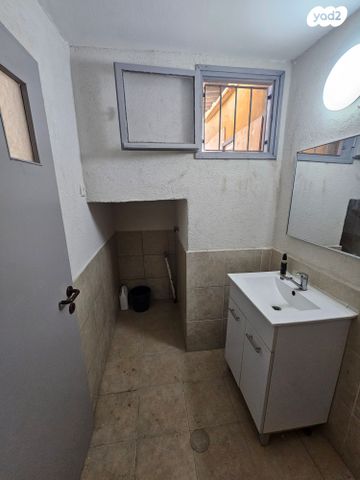 יחידת דיור, י' 12, נווה ברבור, כפר שלם מערב, תל אביב יפו