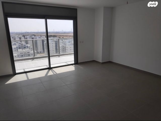 גג/ פנטהאוז, רחל המשוררת 6, נאות שמיר, יבנה