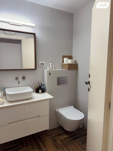 דירה, ישראל זנגוויל 43, צפון מזרח מרכז העיר, נתניה