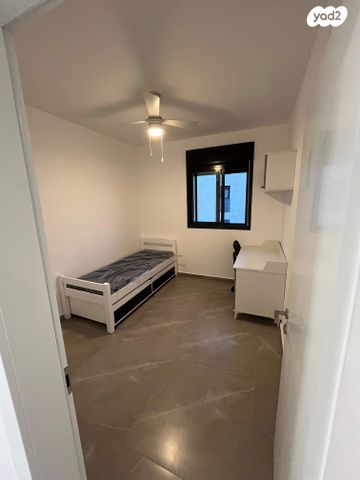 דירת גן, הגיתית 9, כלי שיר, מעלה אדומים