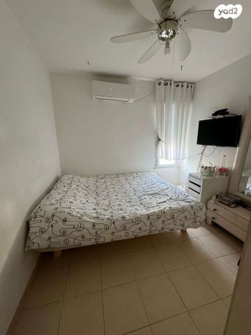 דירה, א.ד. גורדון 22, גיורא, טירת כרמל