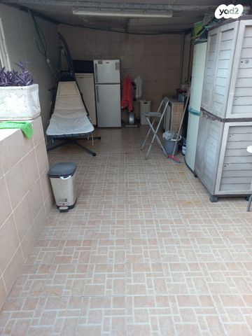 גג/ פנטהאוז, עגנון 42, דרום מערב ותיק, בת ים