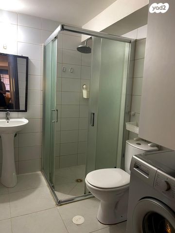 מרתף/ פרטר, האלה 31, גבעת ברנר, גבעת ברנר