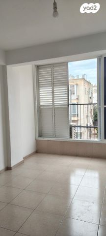 דירה, אחד העם 2, רסקו א', חולון