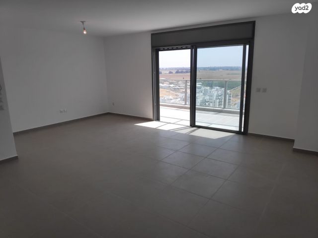 גג/ פנטהאוז, רחל המשוררת 6, נאות שמיר, יבנה