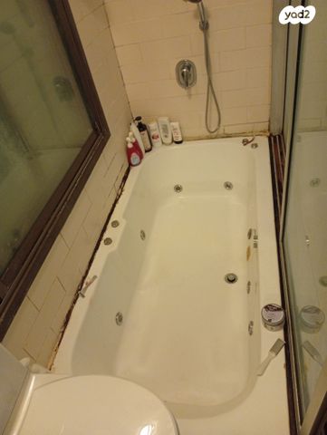 דירה, הרא"ה 88, שכונת הלל, רמת גן