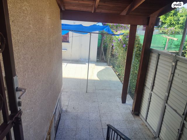 דו משפחתי, המלכים 18, שעריה, פתח תקווה