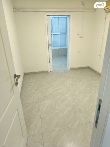 דו משפחתי, המלכים 18, שעריה, פתח תקווה